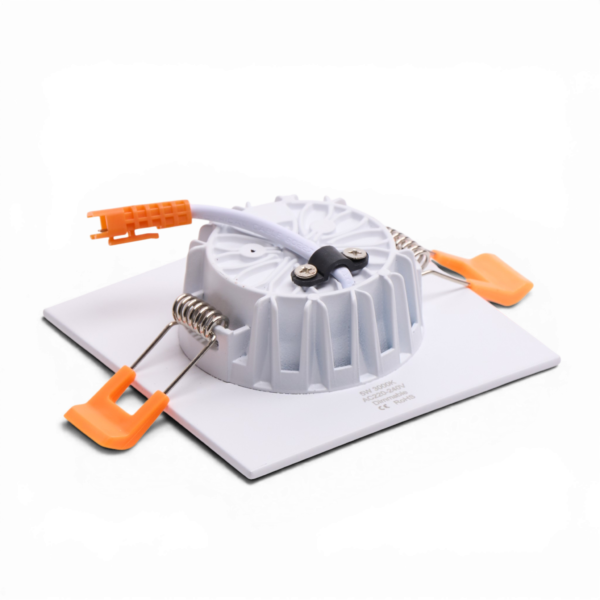 CRIUS_CR3043053_______U102 4 CRIUS Vierkant Spot 5W 3000k Wit inclusief driver Fase-dimmen