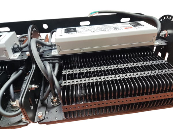 CRIUS multy light 240W 5000k IP65 Kantelbaar MEANWELL driver